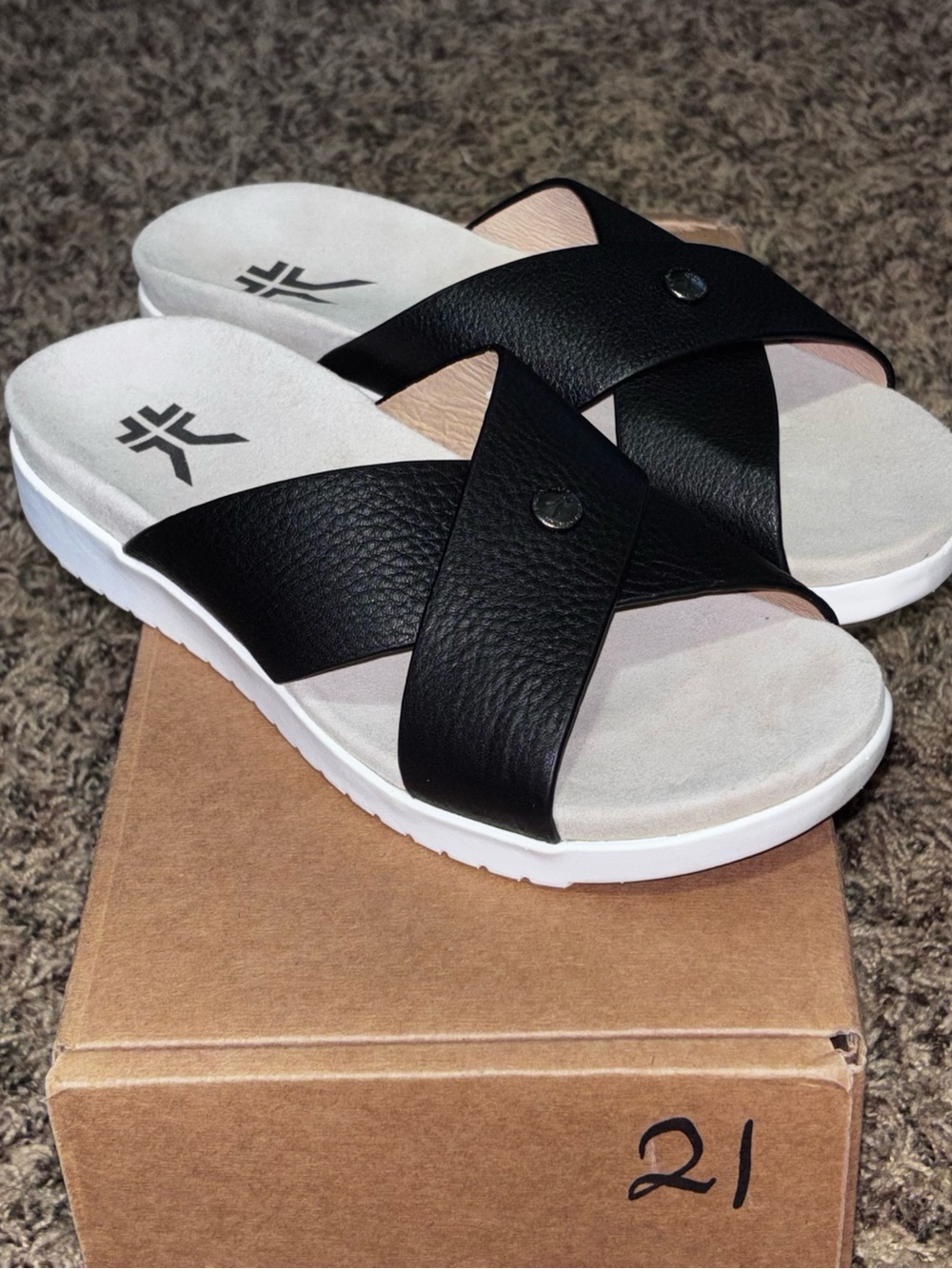 KURU Footwear Breeze Women’s Sandal Size 8 Jet Black White Gum Medium Width